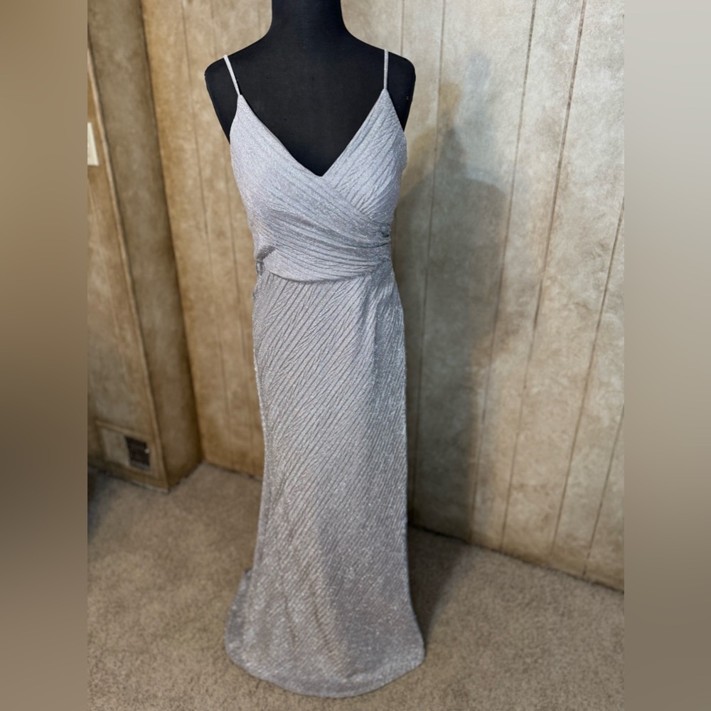 Nightway Women’s Formal Dress, champagne silver, size 8